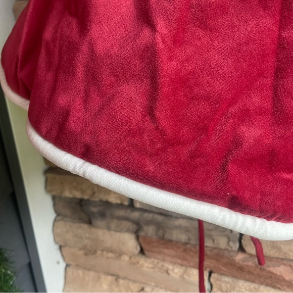 34th & Pine red white trim Christmas tree skirt NWT - Picture 9 of 10